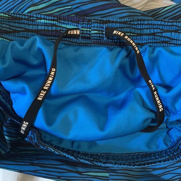NIKE, running shorts, built in liner, draw cord and vent side, great condition - Picture 4 of 10